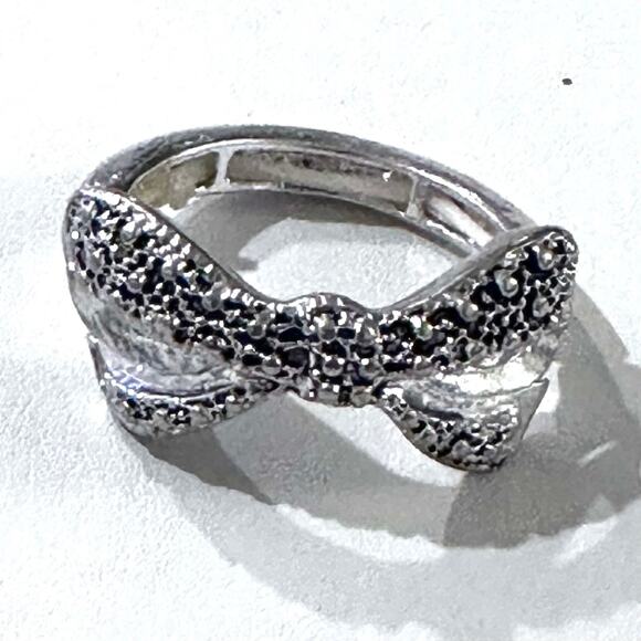 Rhinestone Bow Stretch Ring - Picture 1 of 3